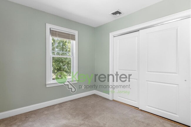 Building Photo - Beautiful 4-Bedroom Home with Fenced Yard ...