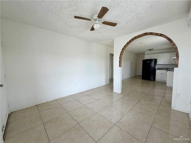 Building Photo - 25 S Raul Longoria Rd