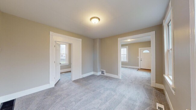 Building Photo - 3218-22 Walton