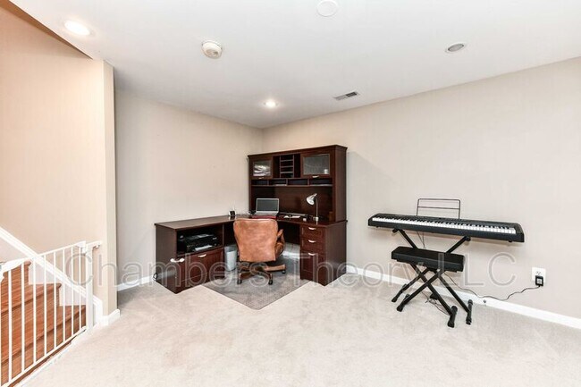 Building Photo - 46814 Snow Hill Way