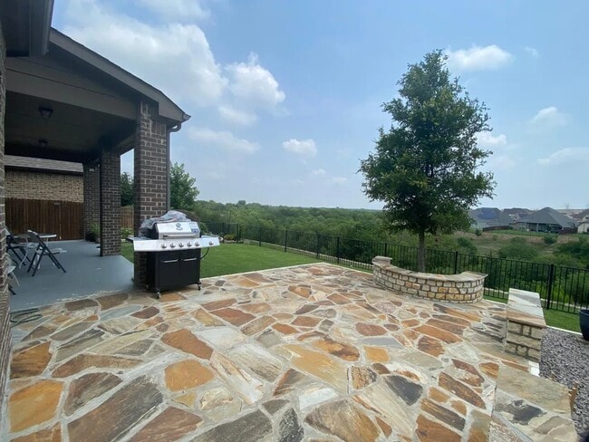 Building Photo - 15640 Pioneer Bluff Trail