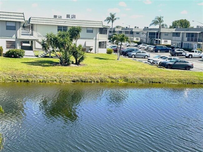 Building Photo - 526 Saxony Dr
