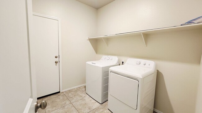 Building Photo - 3 bed in Casa Grande!