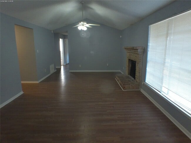 Building Photo - 15914 Willbriar Ln