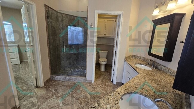 Building Photo - Lovley 4 Bedroom Plus an Office