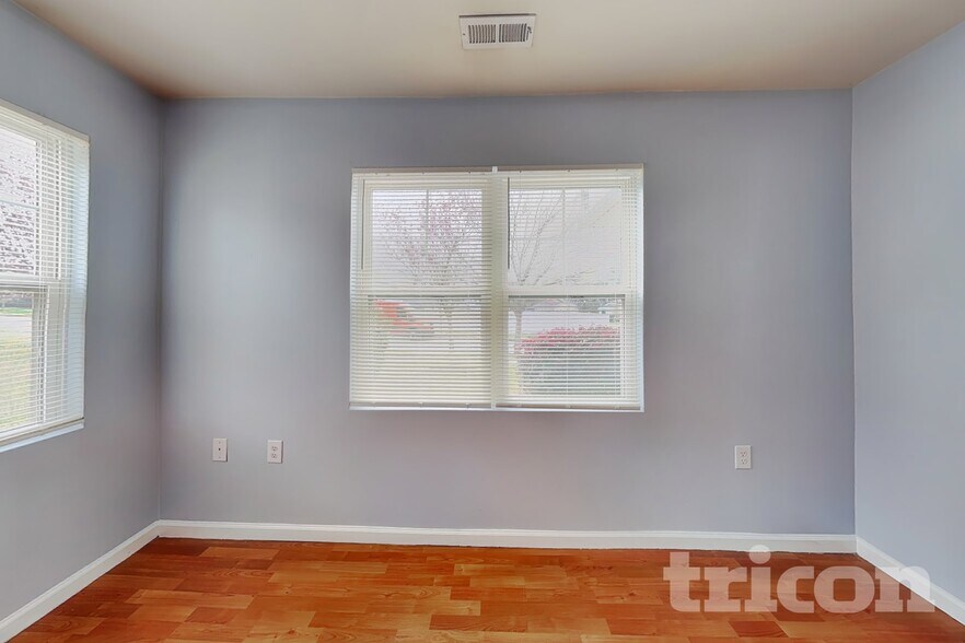 Building Photo - 18011 Lynn Ln