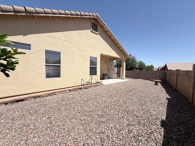 Building Photo - 3BR/2BA/2CG 1,401 sq.ft. rental with Community POOL in Sierra Vista, AZ