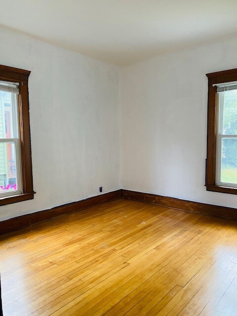 Building Photo - 147 Malverne Dr