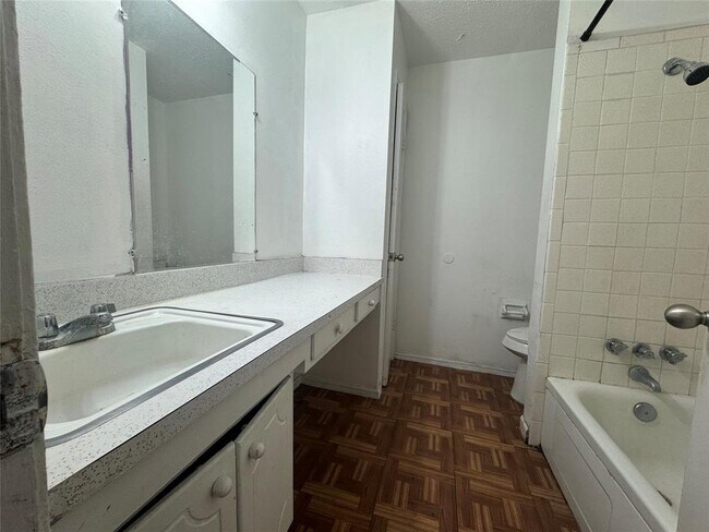 Building Photo - 6405 Westward St