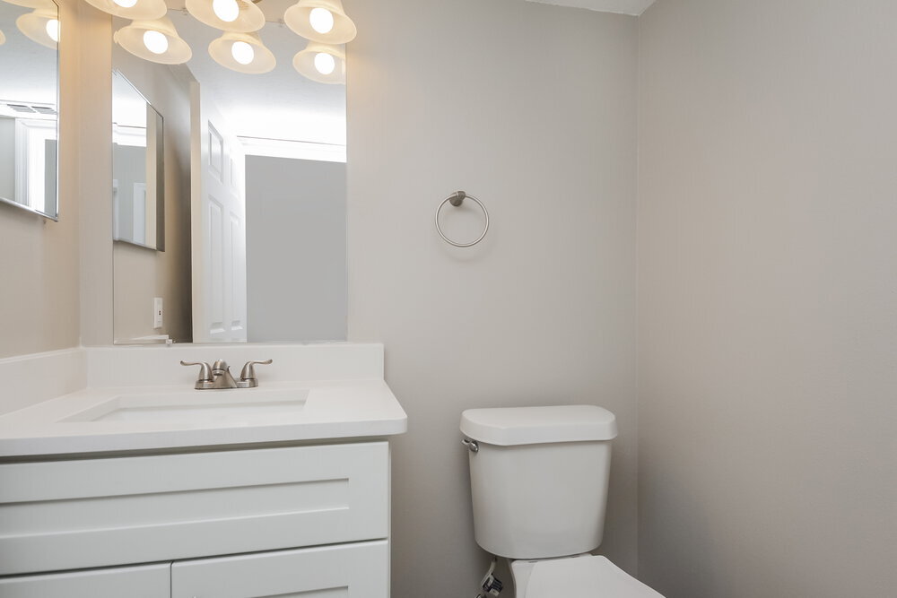 Building Photo - 553 Brentford Ct