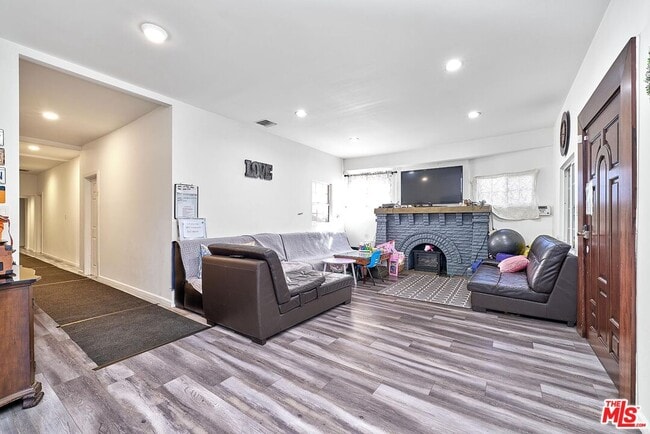 Building Photo - 162 S Ardmore Ave