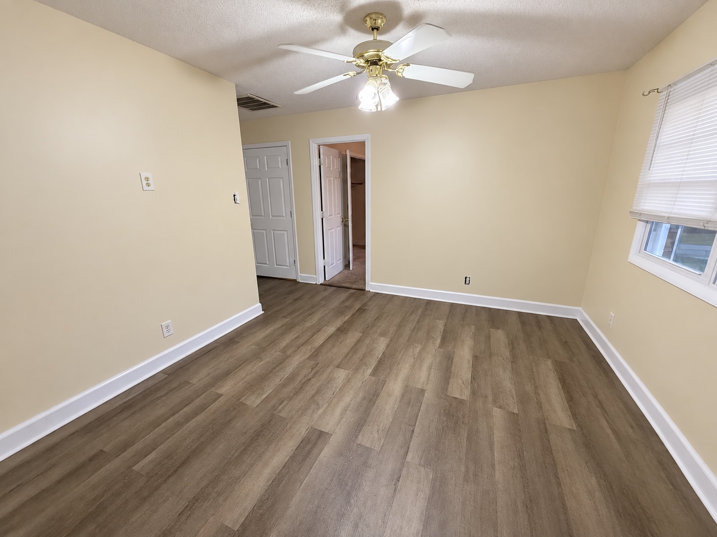 Building Photo - 209 Vineland Dr