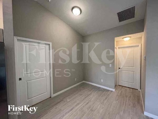 Building Photo - 406 SW 31st Ave
