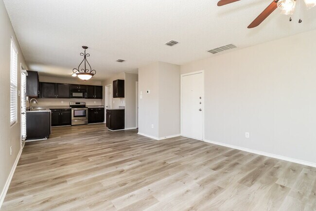 Building Photo - 631 Silvertop Rd