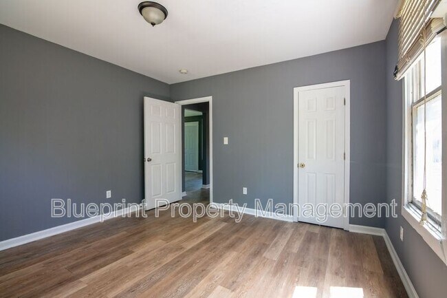 Building Photo - 208 52nd Pl N