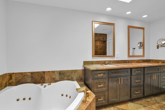 Building Photo - 753 Villa Portofino Cir