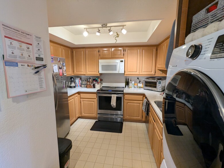 Kitchen - 3340 McCaw Ave