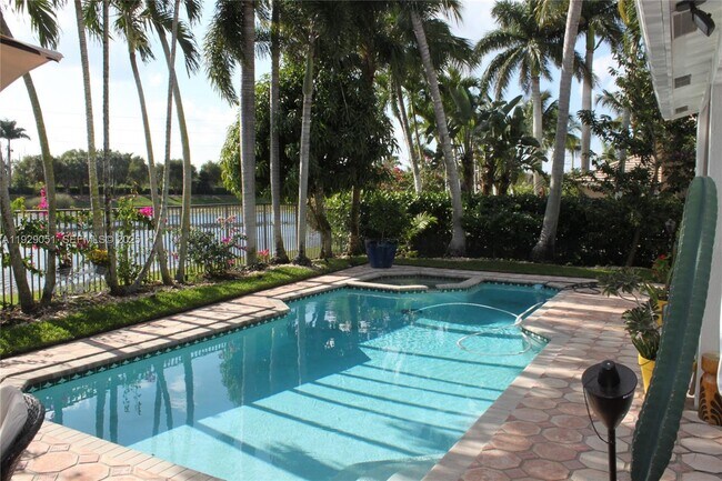 Building Photo - 2568 Jardin Pl