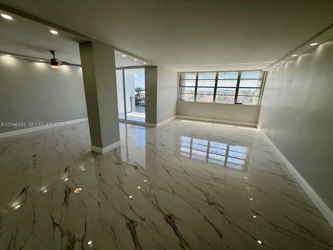 Building Photo - 1400 S Ocean Dr