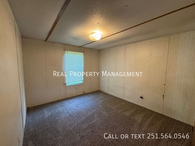 Building Photo - 3101 Western Hills Dr W