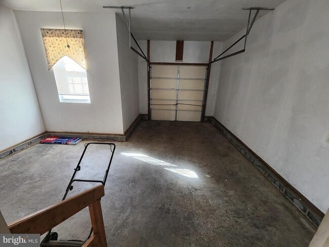 Building Photo - 318 Hanna Ct