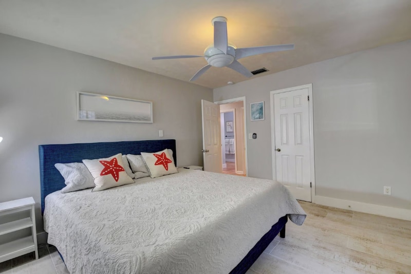 Building Photo - 721 NE 8th Ave