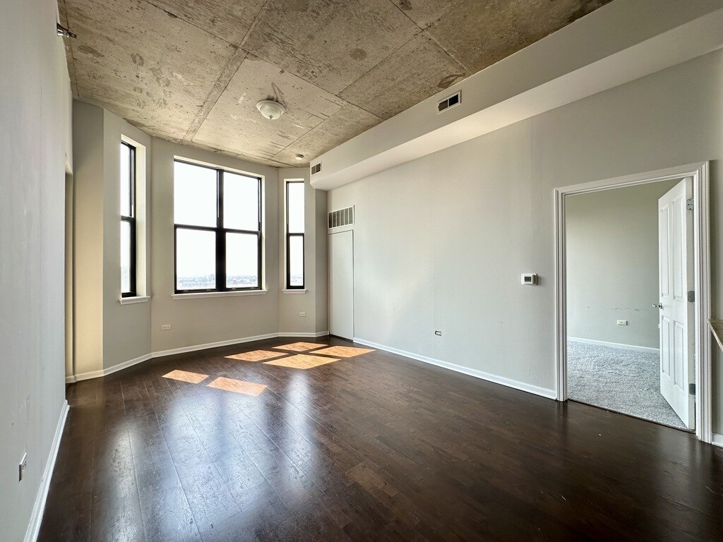 Building Photo - 1464 S Michigan Ave