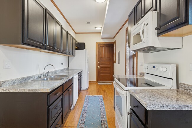 Building Photo - 5202 N Lakewood Ave