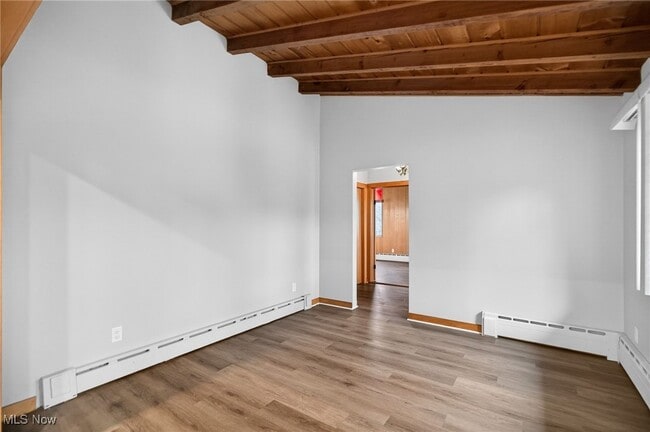 Building Photo - 3863 Wiltshire Rd