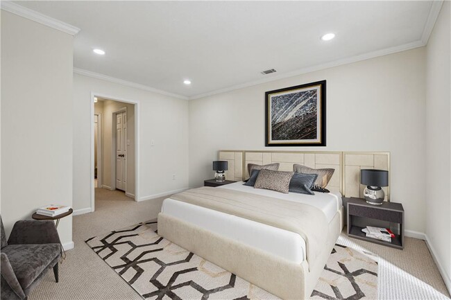 Building Photo - 24308 Plantation Dr NE