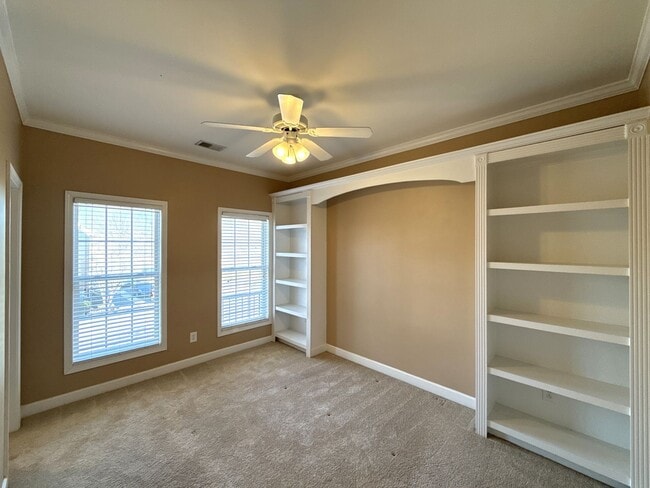 Building Photo - 8636 Beaver Creek Dr