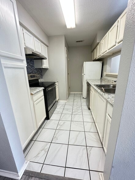 Building Photo - 14550 Fonmeadow Dr