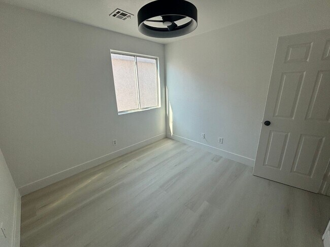 Building Photo - Spacious 4Br/3Ba Home in Galena Pointe – i...