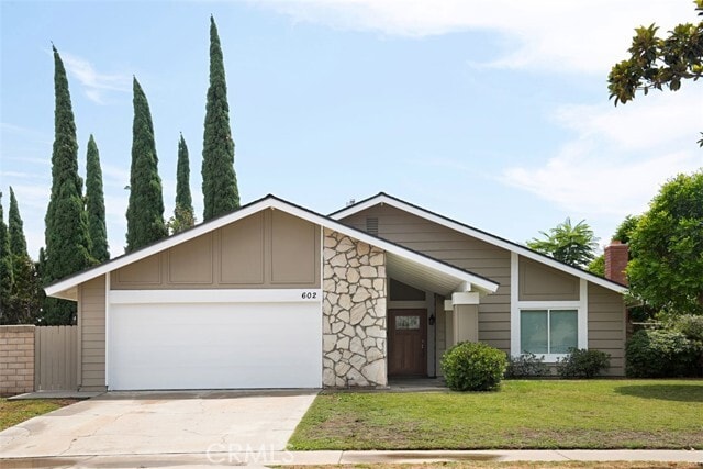Building Photo - 602 Carnation Dr