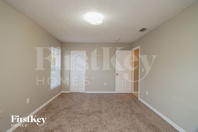 Building Photo - 1111 Roan Ct