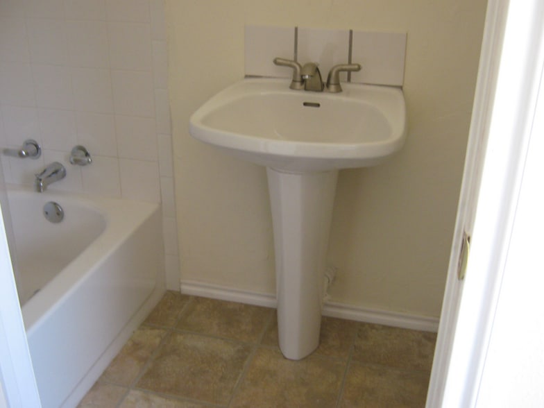 Building Photo - 3405 Dorothy Ln