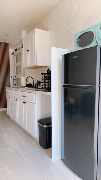 Building Photo - 3122 Eleuthera Ln