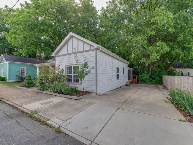 Building Photo - Updated and well appointed home in the his...