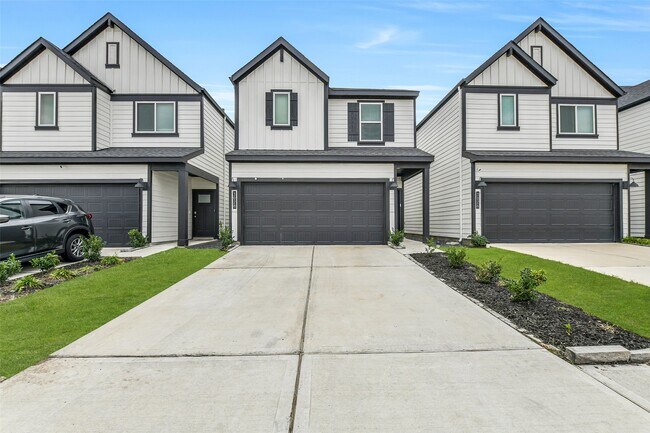 Primary Photo - 3028 Crown Gate Dr