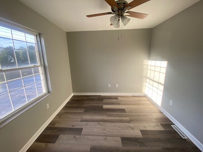 Building Photo - West Columbia Townhome Convenient To Airport, Lexington, and Downtown Columbia
