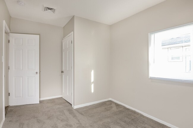 Building Photo - 1515 Villa Ave