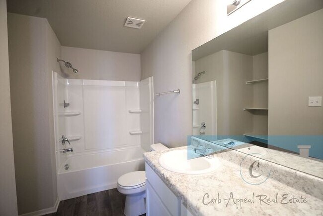 Building Photo - Beautiful 4 bedroom/2 bath home - Nettleton