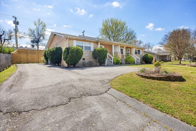 Building Photo - Charming 2 Bedroom in Hixson! Pet Friendly!