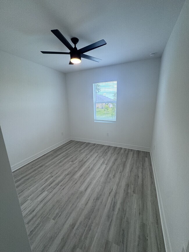 Building Photo - 1724 NW 24th Ave