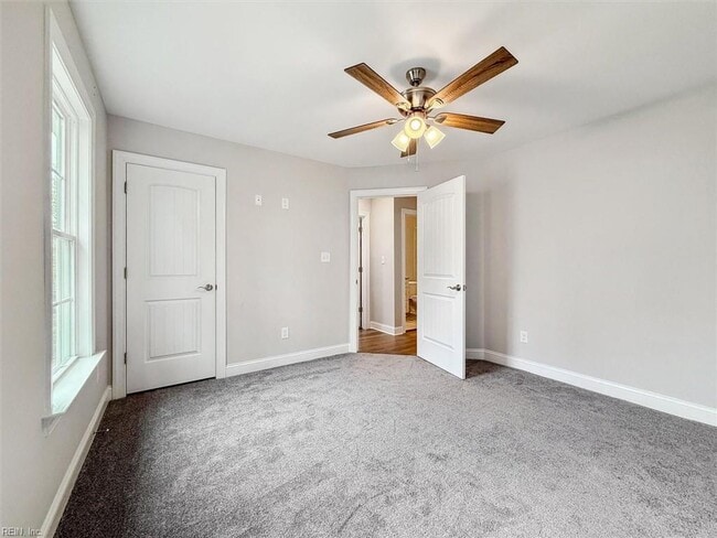 Building Photo - 3009 Ridge Dr