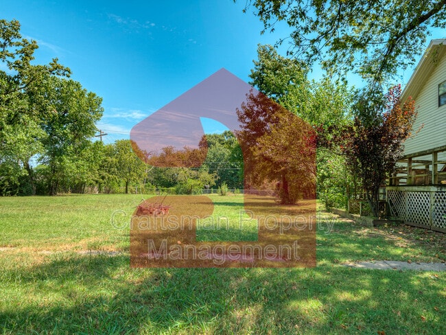 Building Photo - 1501 Gladstone Terrace