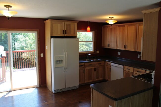 Building Photo - Avail Nov 1st!! SW Rochester 3 bedroom 2 b...