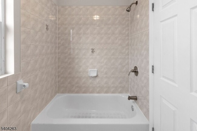 Building Photo - 139 Inslee Pl