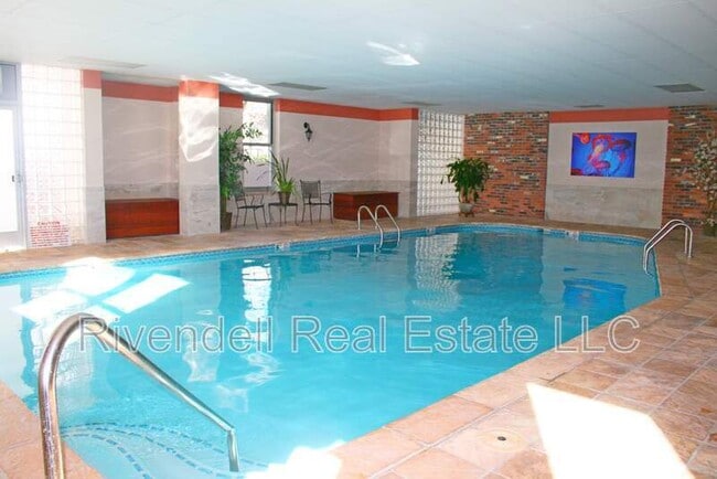 Building Photo - 130 N Pearl St