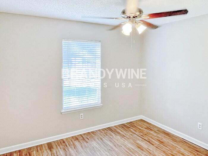 Building Photo - 439 Moby Dick Dr N